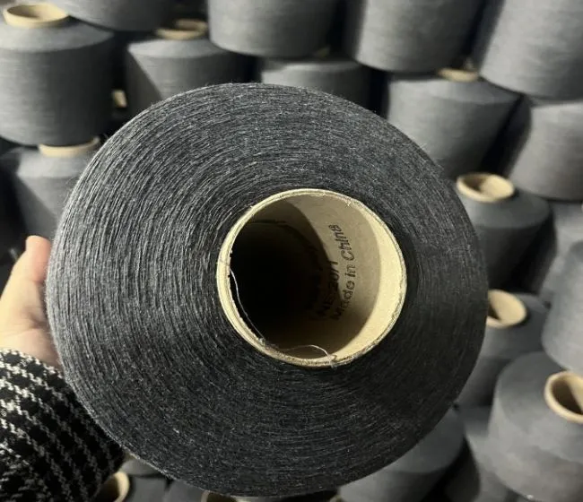 21 Count kierrätettyä polyesterilankaa